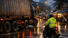 Waspadai titik buta truk, ini cara aman berkendara agar motor tetap terlihat