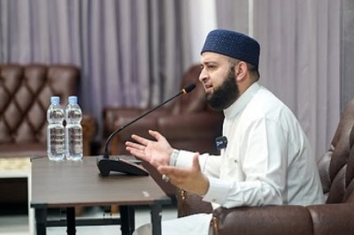 Daurah Tahsin Al-Fatihah Bersanad: Meningkatkan Kefasihan Bacaan Al-Qur'an Bersama Syaikh Muhammad Ali Aldeeb